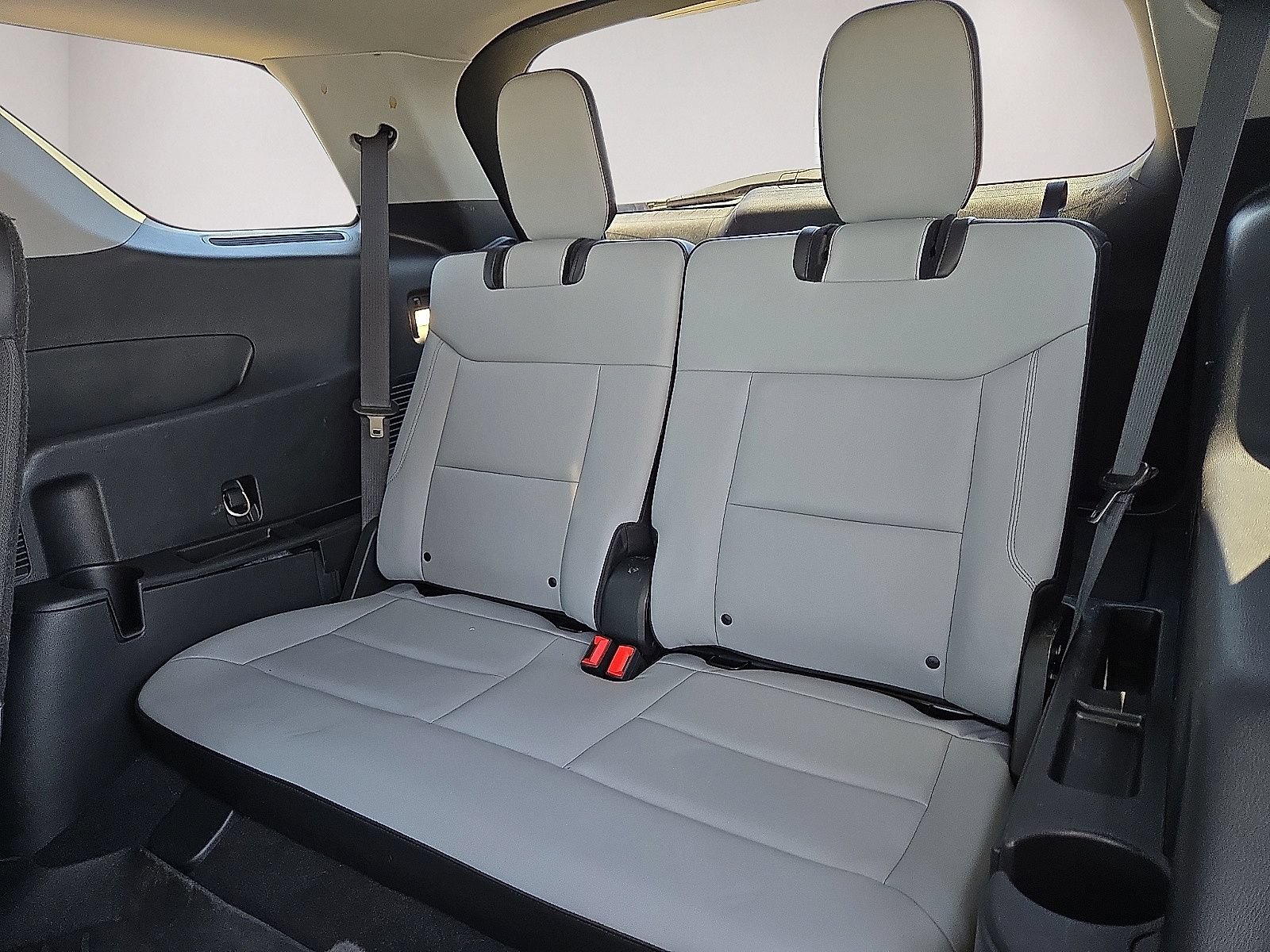 Used 2021 Ford Explorer XLT w/ Equipment Group 202A AWD/4WD image 16
