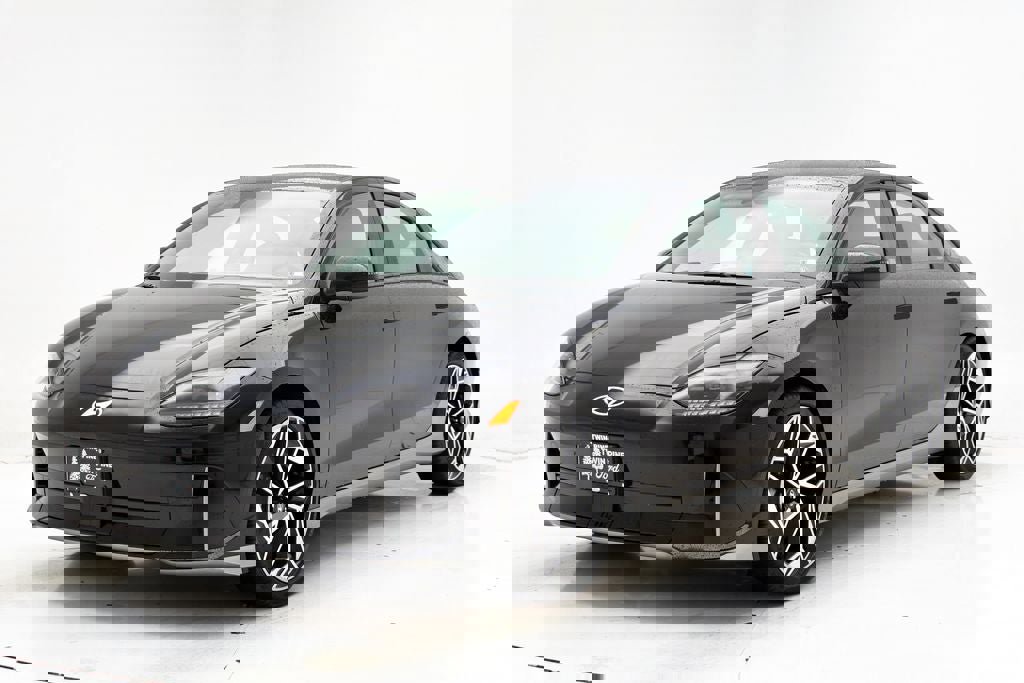 Used 2023 Hyundai Ioniq 6 SEL image 2