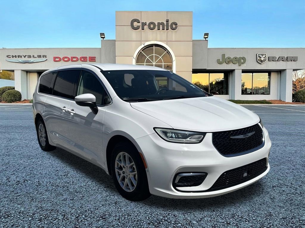 Used 2023 Chrysler Pacifica Touring-L FWD image 1