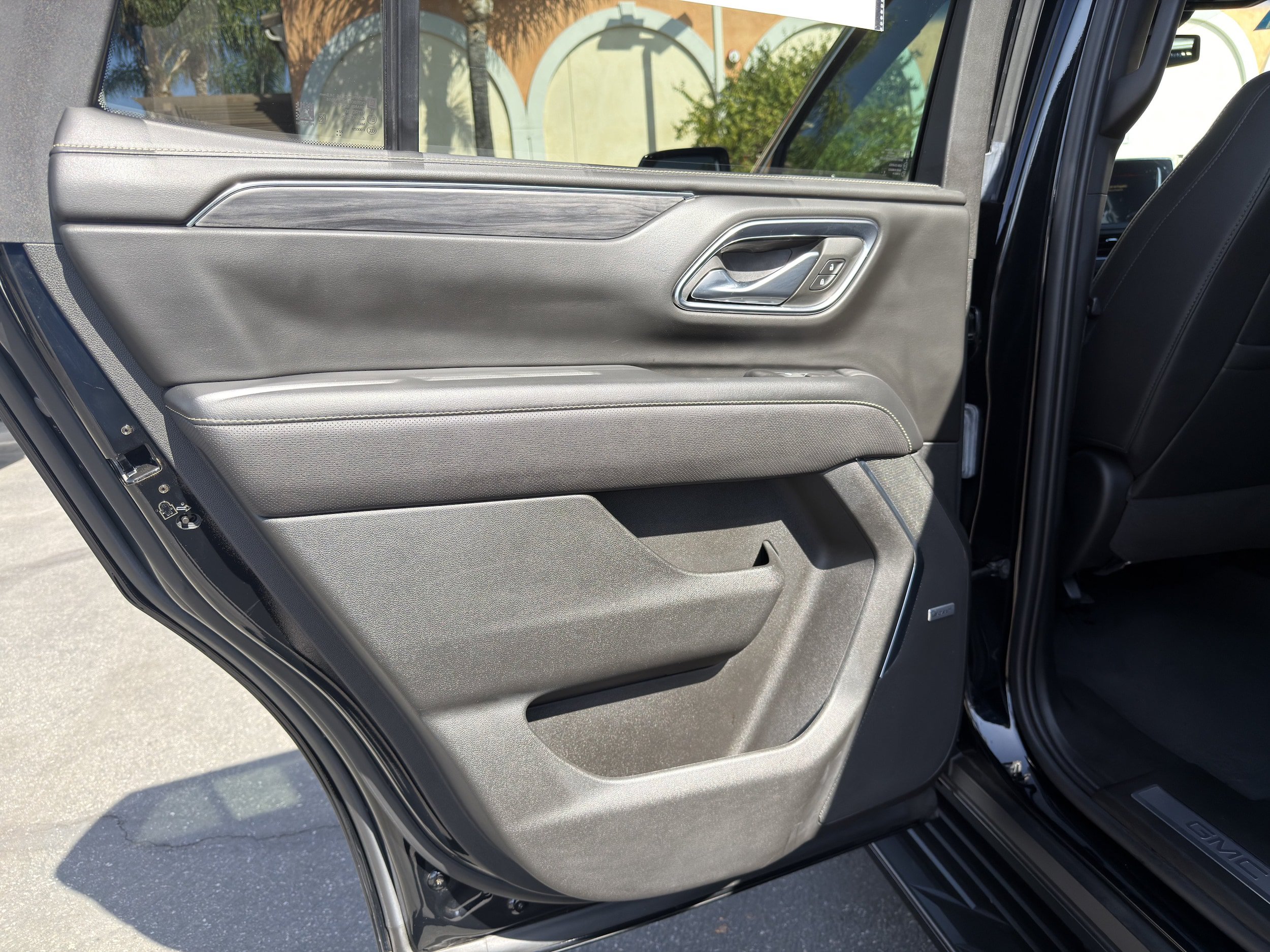 Used 2023 GMC Yukon SLT w/ SLT Luxury Package AWD/4WD image 19