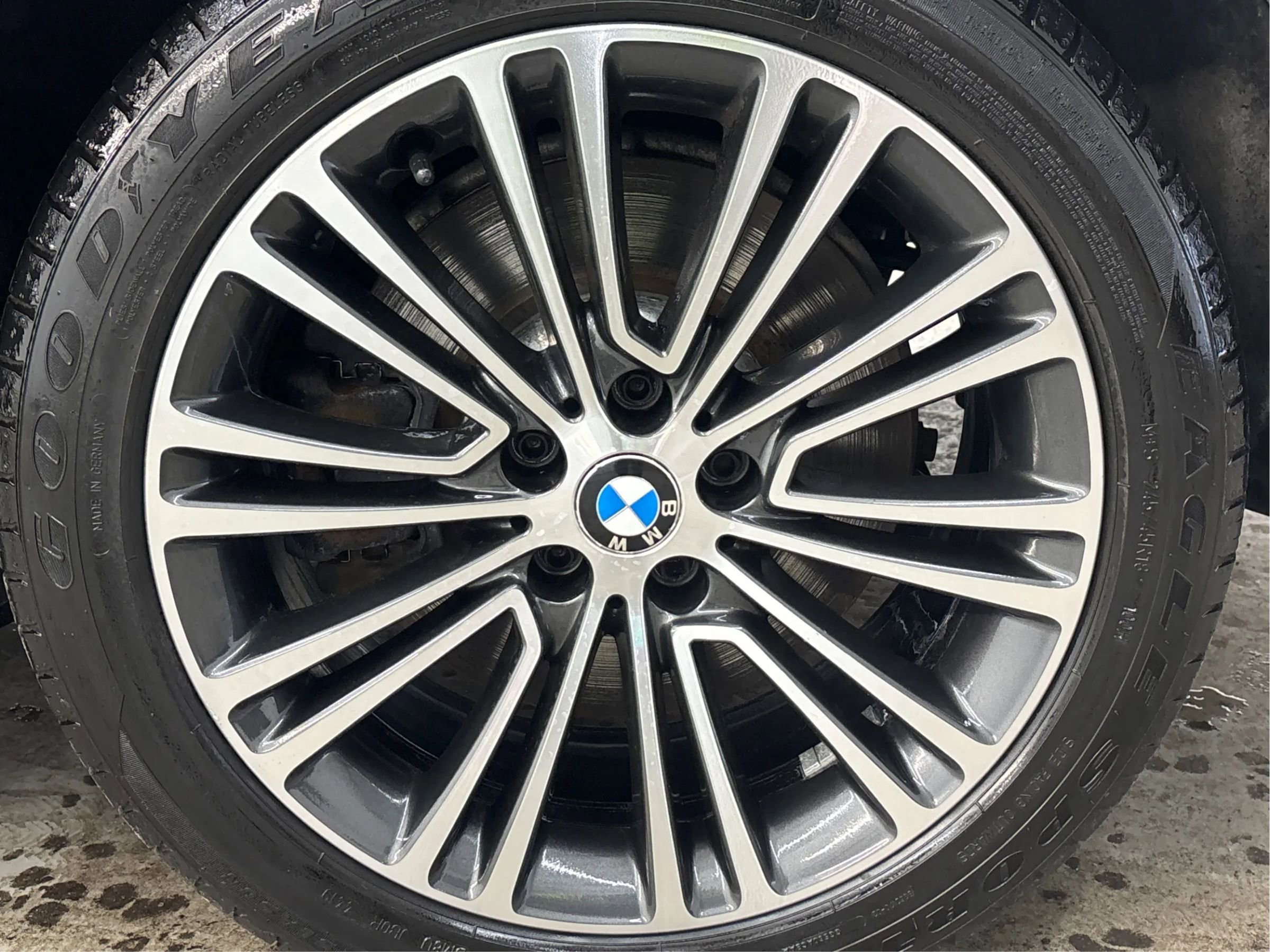 Used 2017 BMW 540i xDrive image 32
