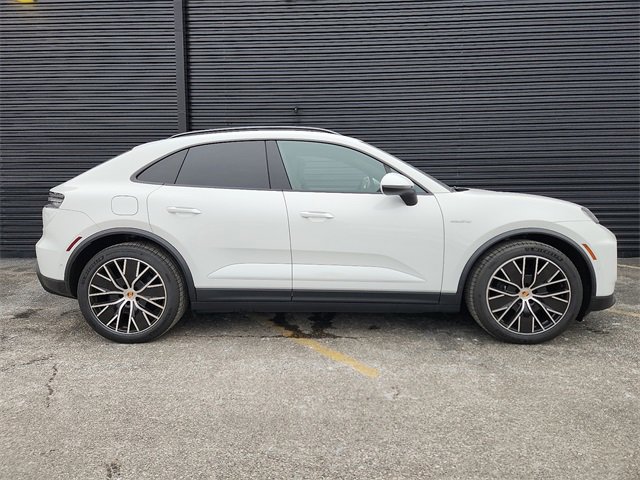 New 2025 Porsche Macan 4 Electric image 8