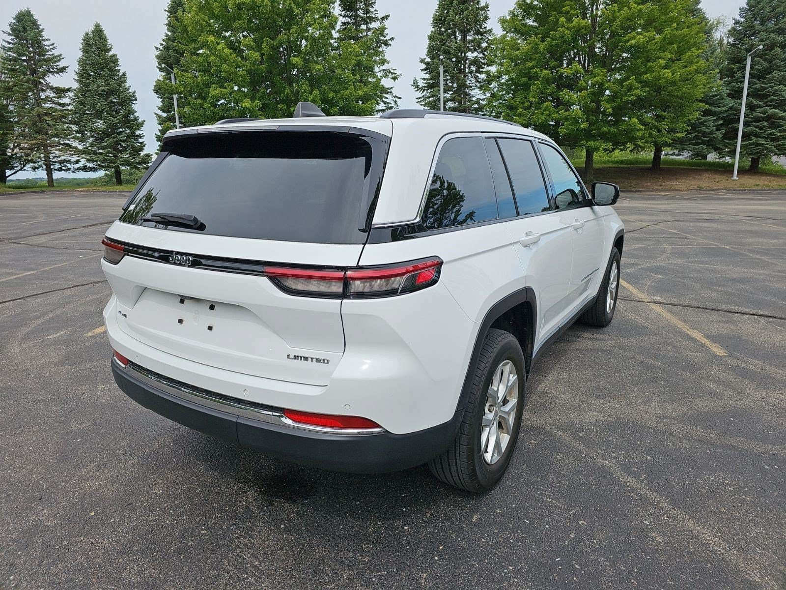 Used 2023 Jeep Grand Cherokee Limited AWD/4WD image 6