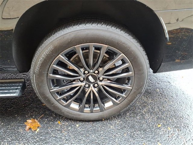 Used 2025 Cadillac Escalade ESV Sport Platinum image 18