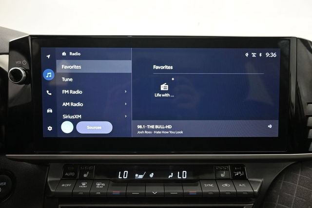 Used 2025 Toyota Camry XLE AWD/4WD image 14