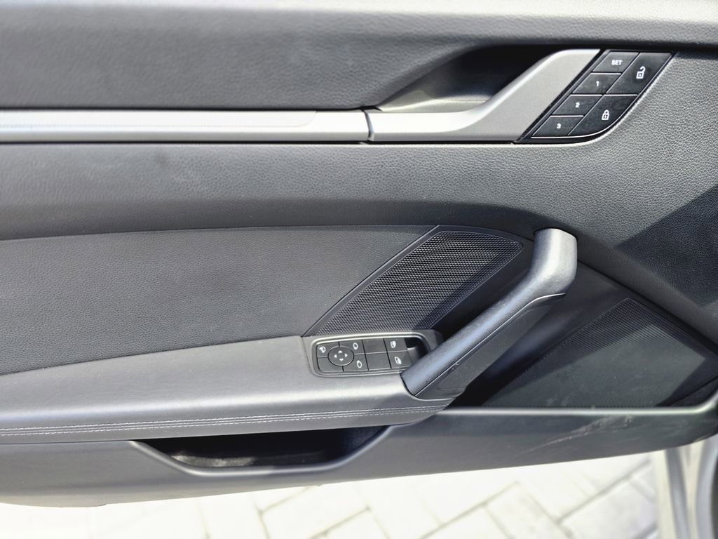 Used 2023 Porsche 911 Carrera w/ Premium Package image 10