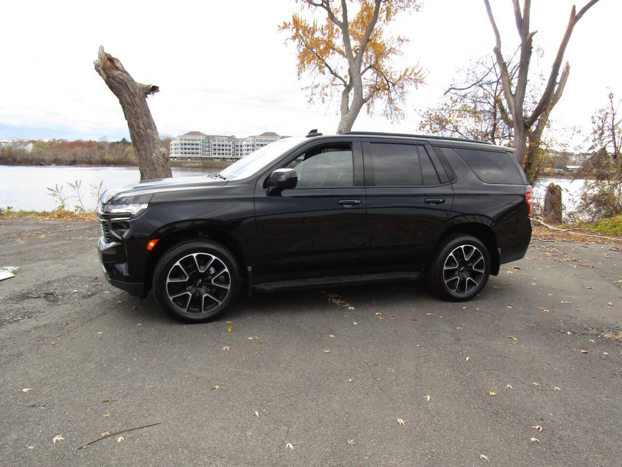 Used 2021 Chevrolet Tahoe RST AWD/4WD image 3