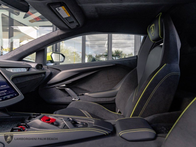 Used 2025 Lamborghini Revuelto AWD/4WD image 19