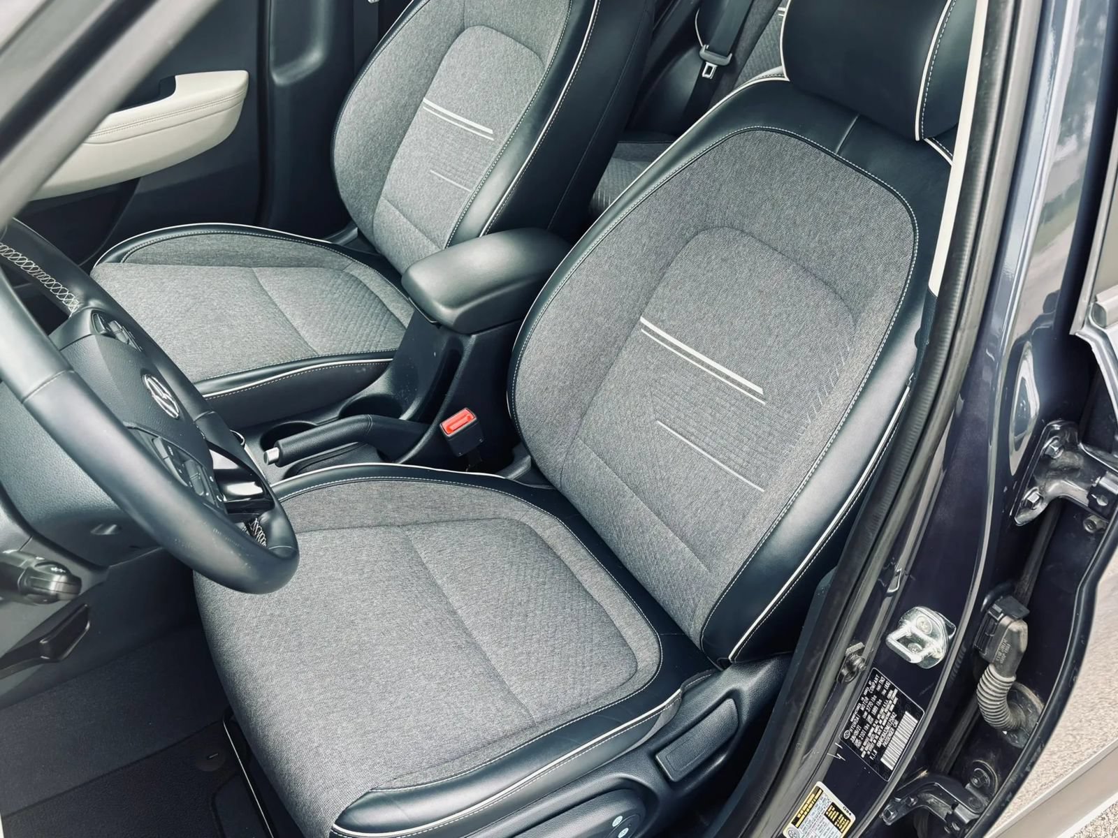 Used 2021 Hyundai Venue FWD image 14