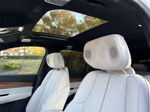 New 2026 Cadillac Vistiq Sport image 18