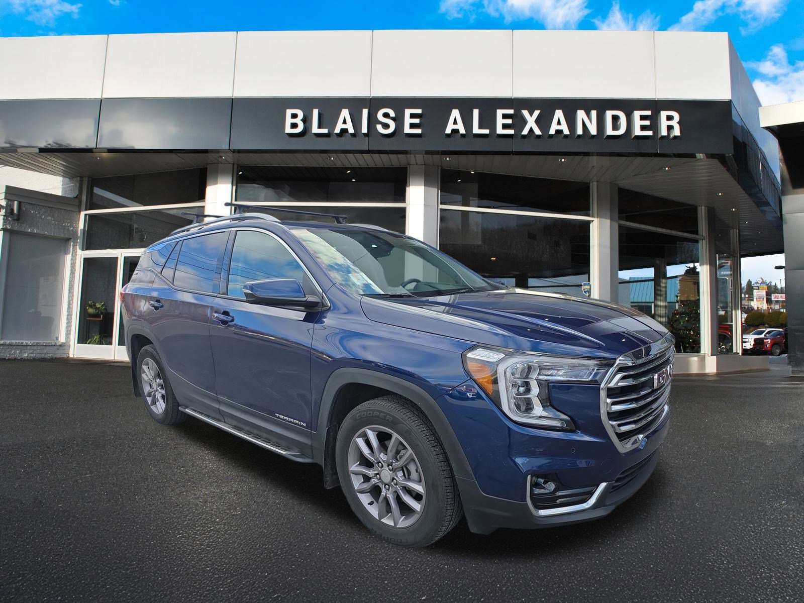 Used 2022 GMC Terrain SLT w/ Tech Package