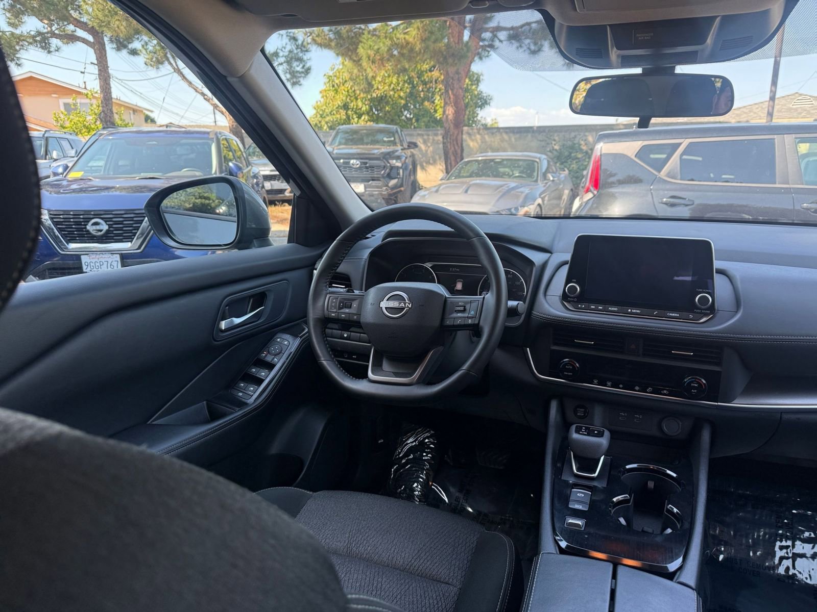 Used 2025 Nissan Rogue SV FWD image 31