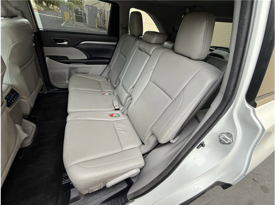 Used 2018 Toyota Highlander Limited AWD/4WD image 12