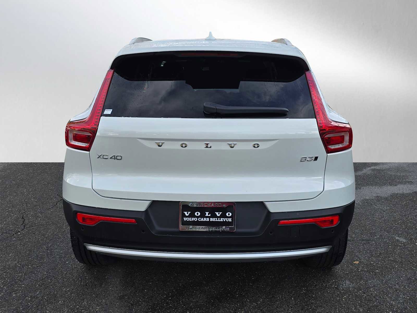 Certified 2025 Volvo XC40 B5 Plus image 4