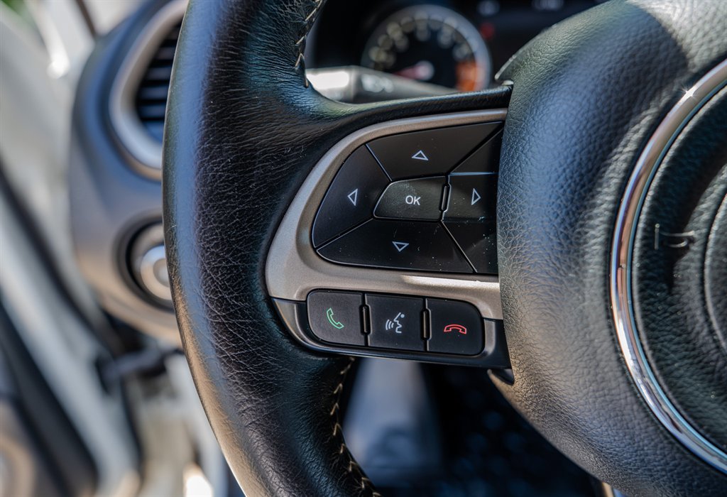 Used 2016 Jeep Renegade Limited FWD image 16