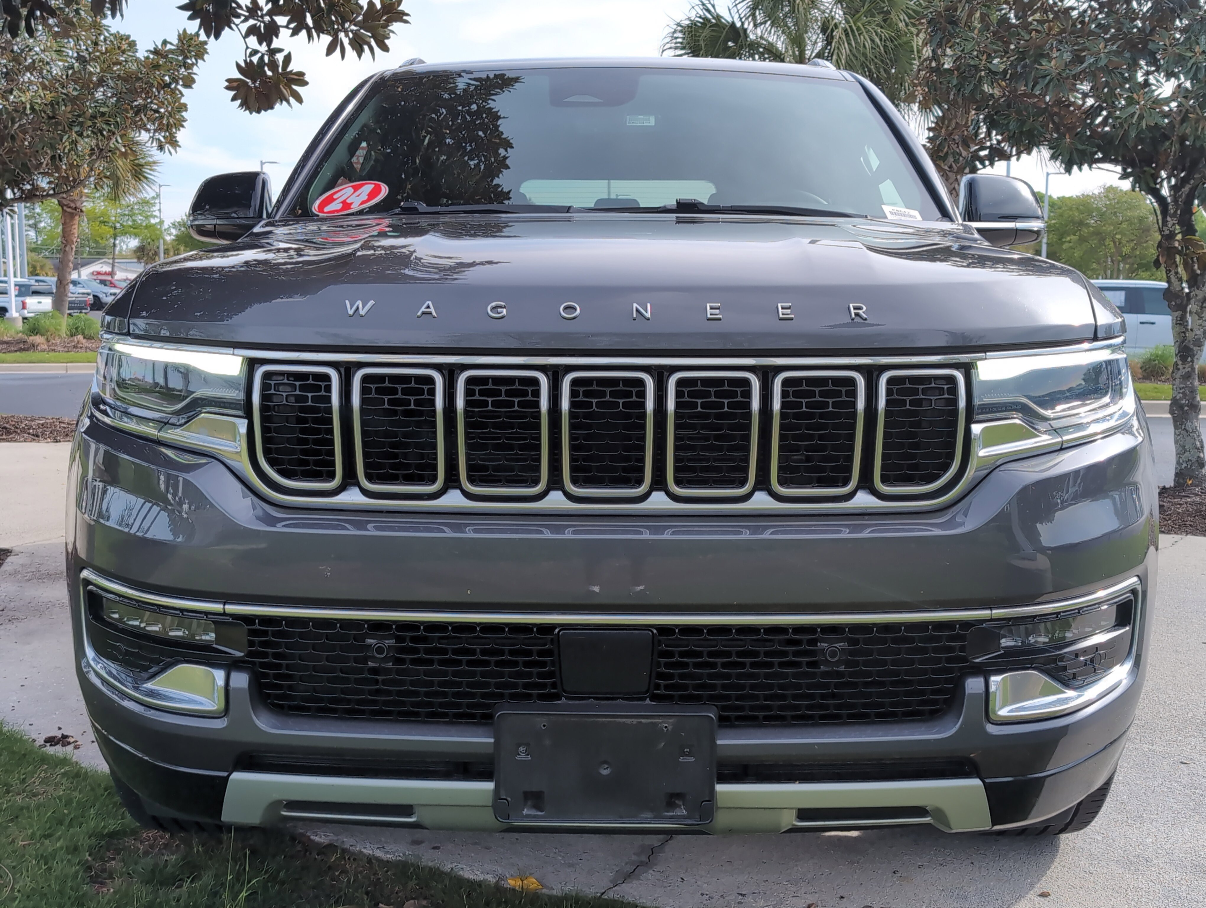 Used 2024 Jeep Wagoneer L Series II w/ Flexible Seating Group AWD/4WD image 3