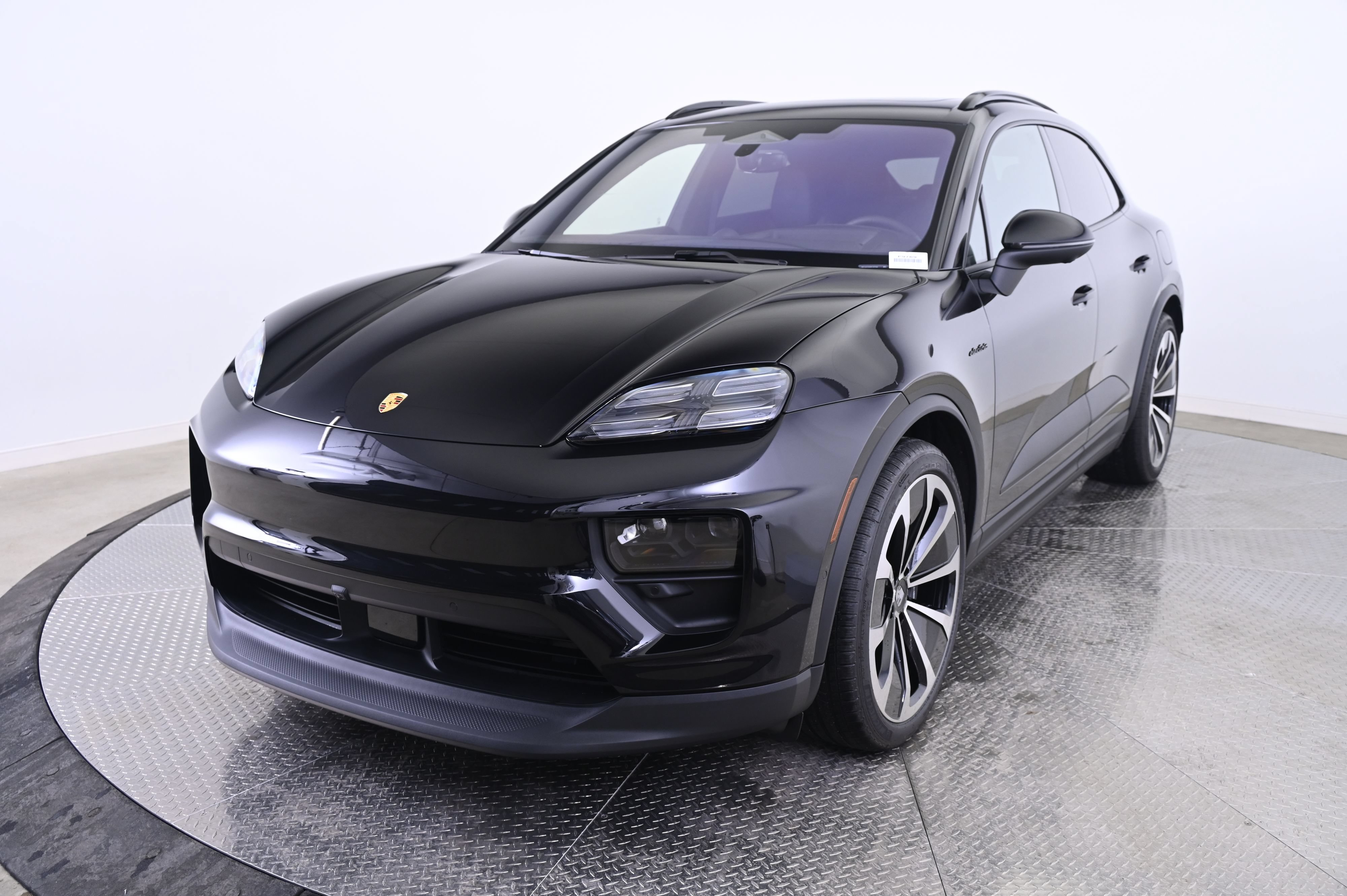 Certified 2025 Porsche Macan 4 Electric AWD/4WD image 1
