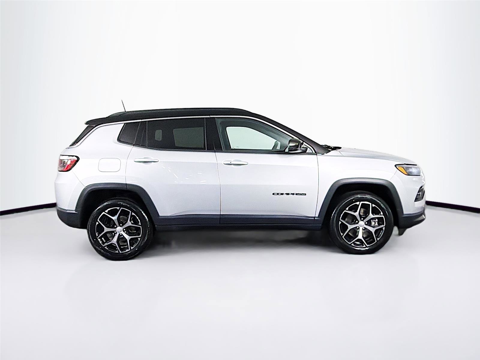 Used 2024 Jeep Compass Limited image 8