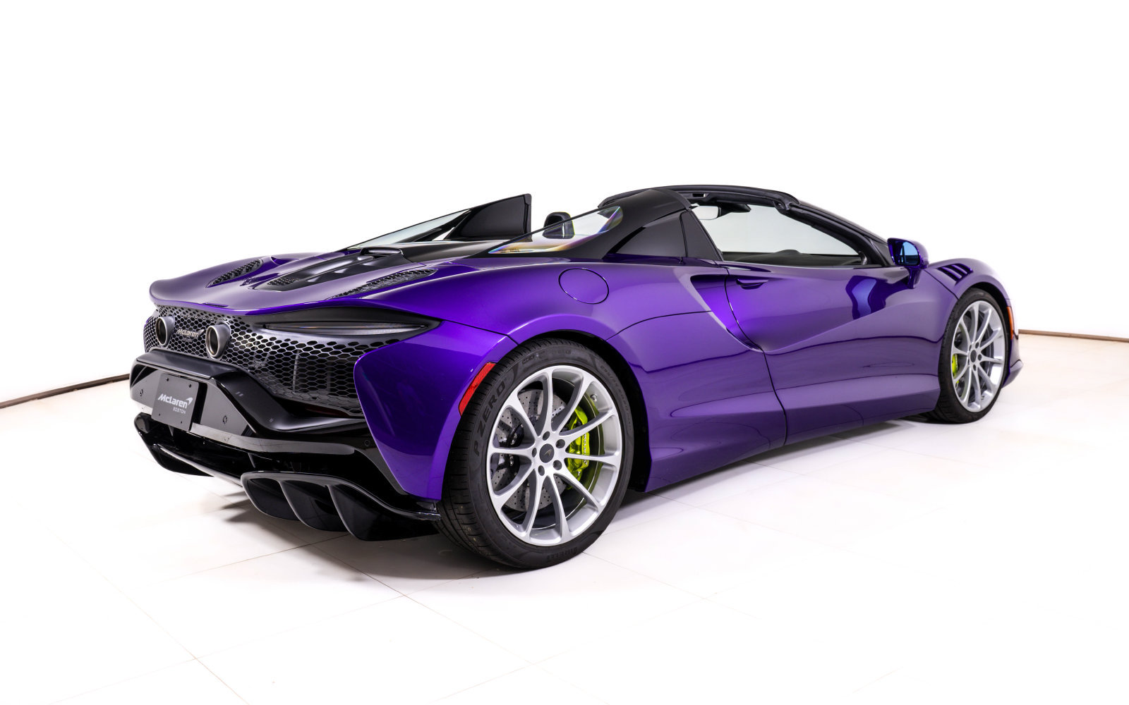 New 2025 McLaren Artura Spider RWD image 7