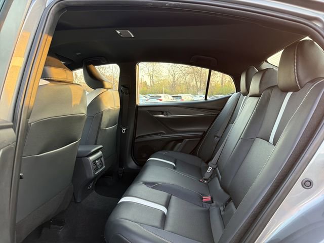 Used 2025 Toyota Camry SE image 14