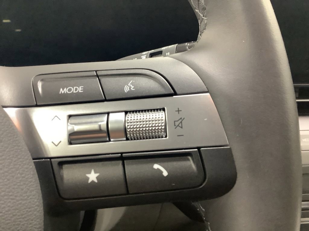 Used 2024 Hyundai Kona SEL image 13