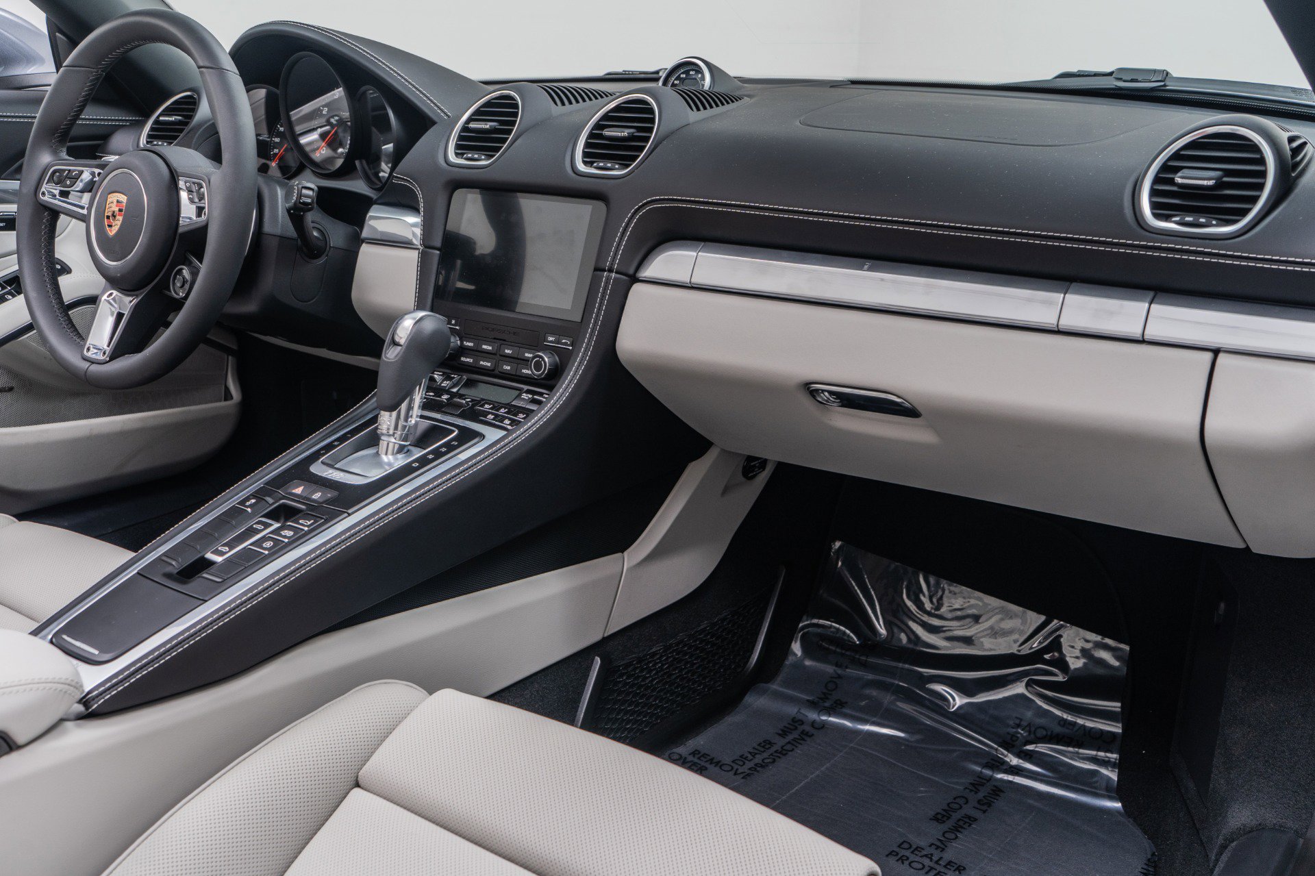 Used 2025 Porsche 718 Boxster image 14