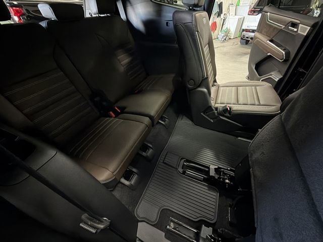 New 2026 GMC Acadia Denali Ultimate w/ LPO, Floor Liner Package AWD/4WD image 27