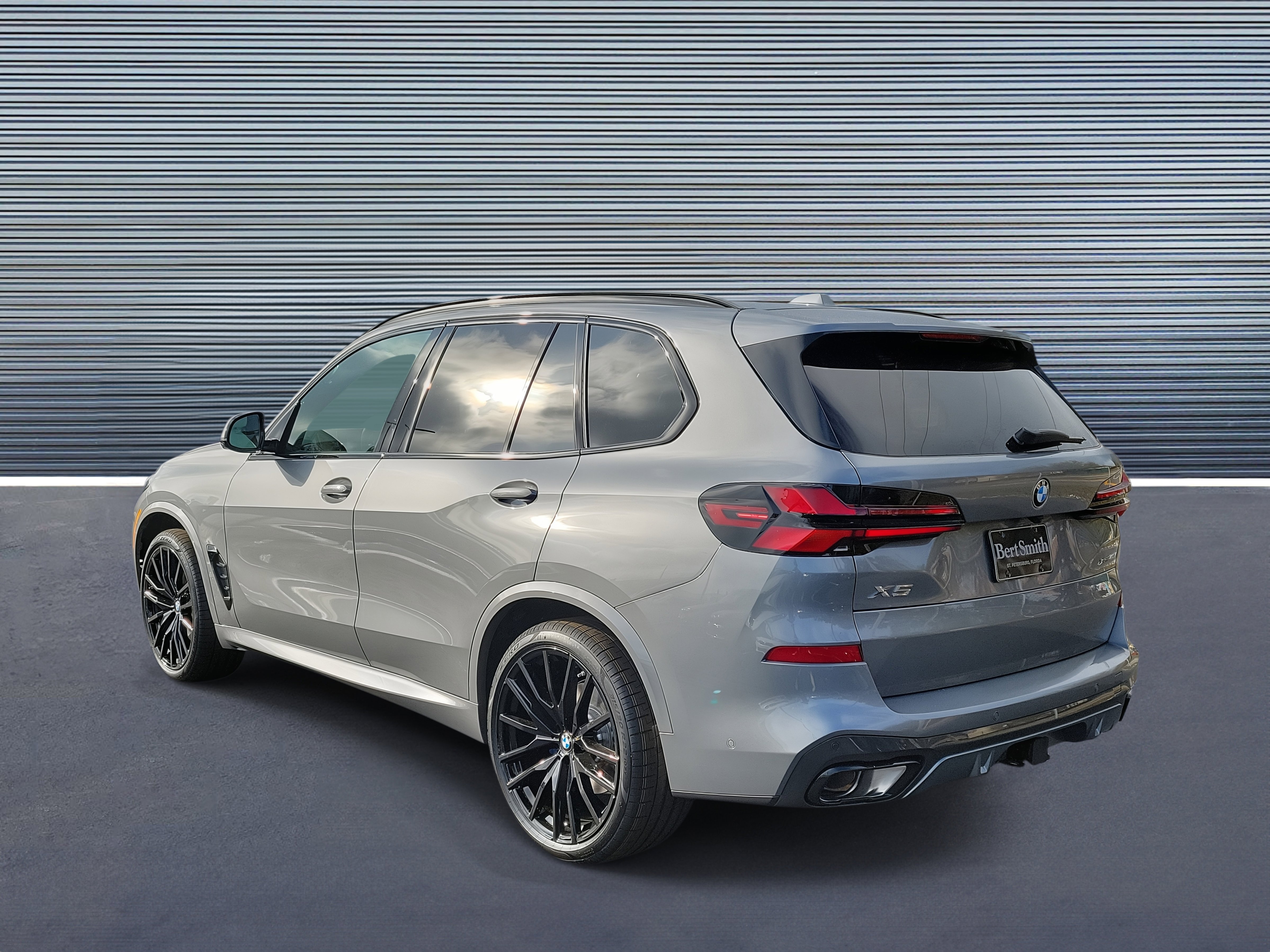 New 2026 BMW X5 xDrive40i w/ M Sport Package image 4
