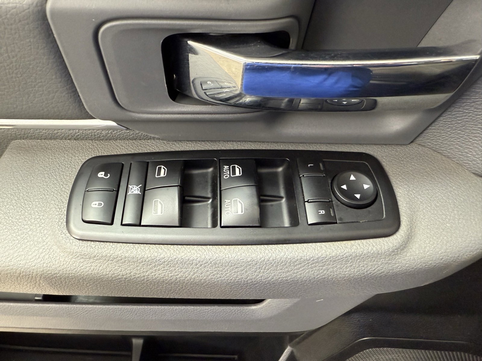 Used 2017 RAM 1500 Classic SLT image 13