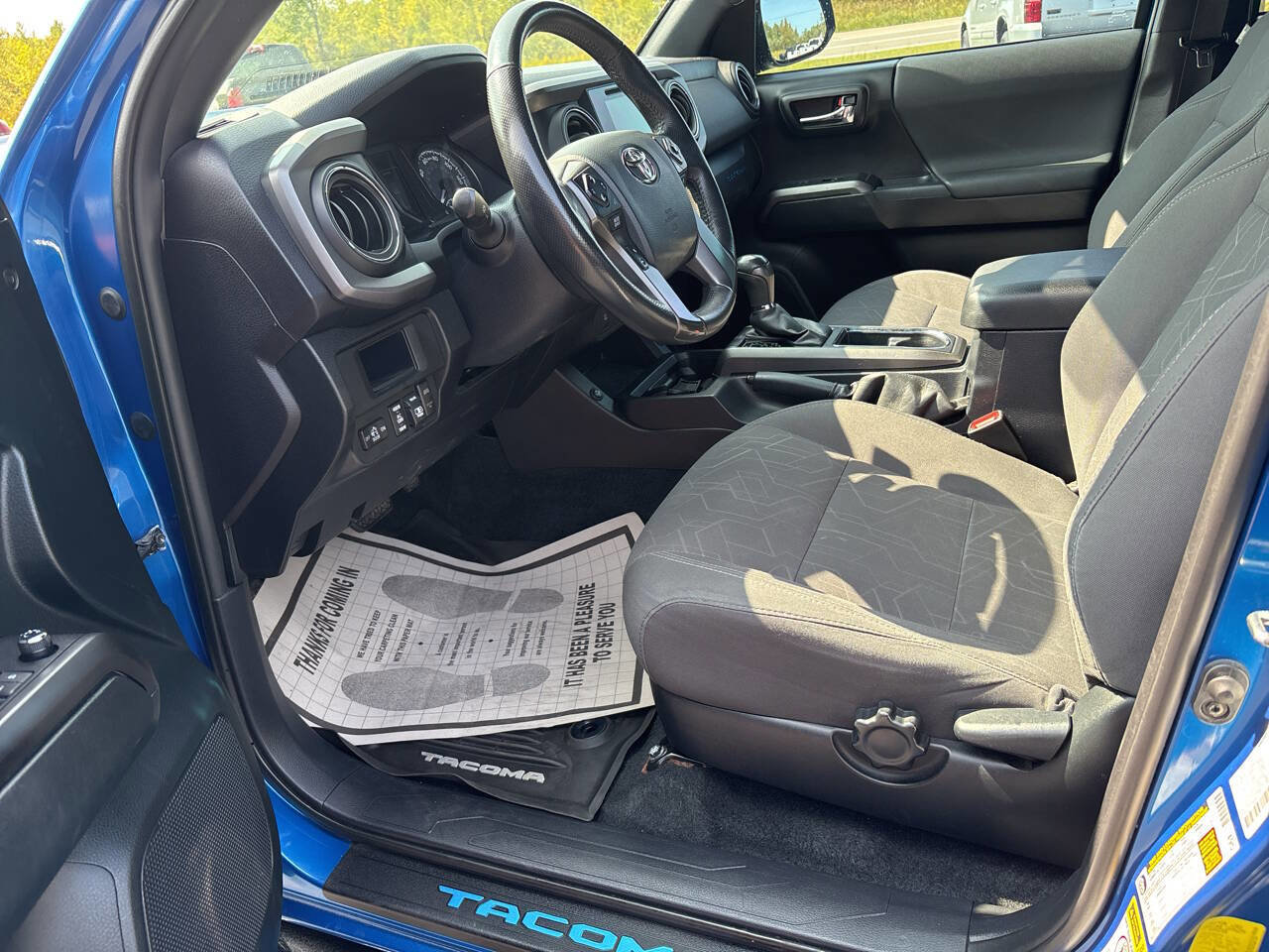 Used 2017 Toyota Tacoma TRD Sport image 6
