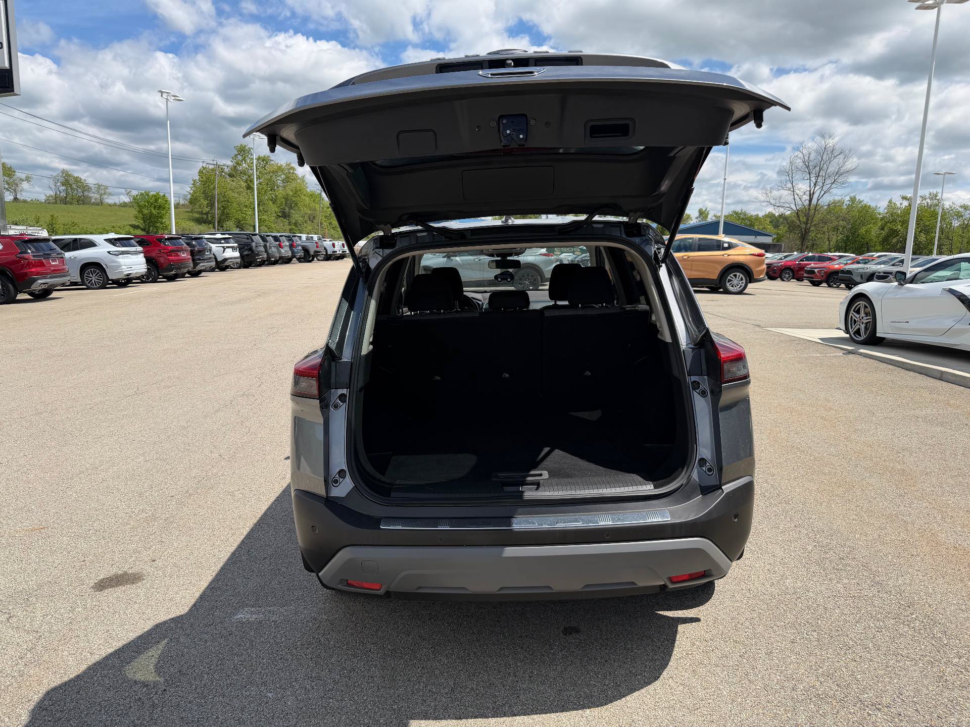 Used 2023 Nissan Rogue SV AWD/4WD image 12