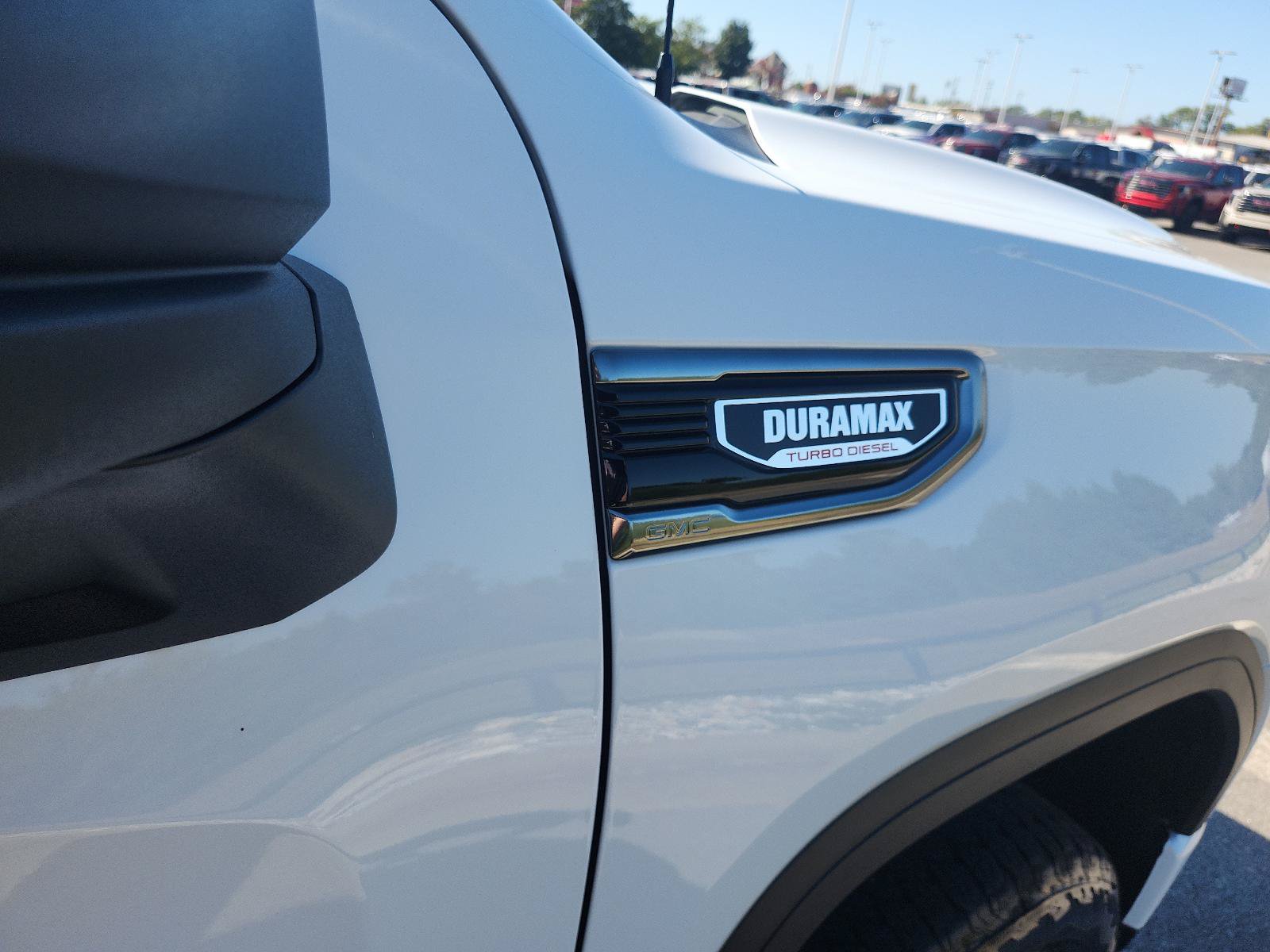 Certified 2025 GMC Sierra 1500 AT4 w/ AT4 Premium Package AWD/4WD image 8