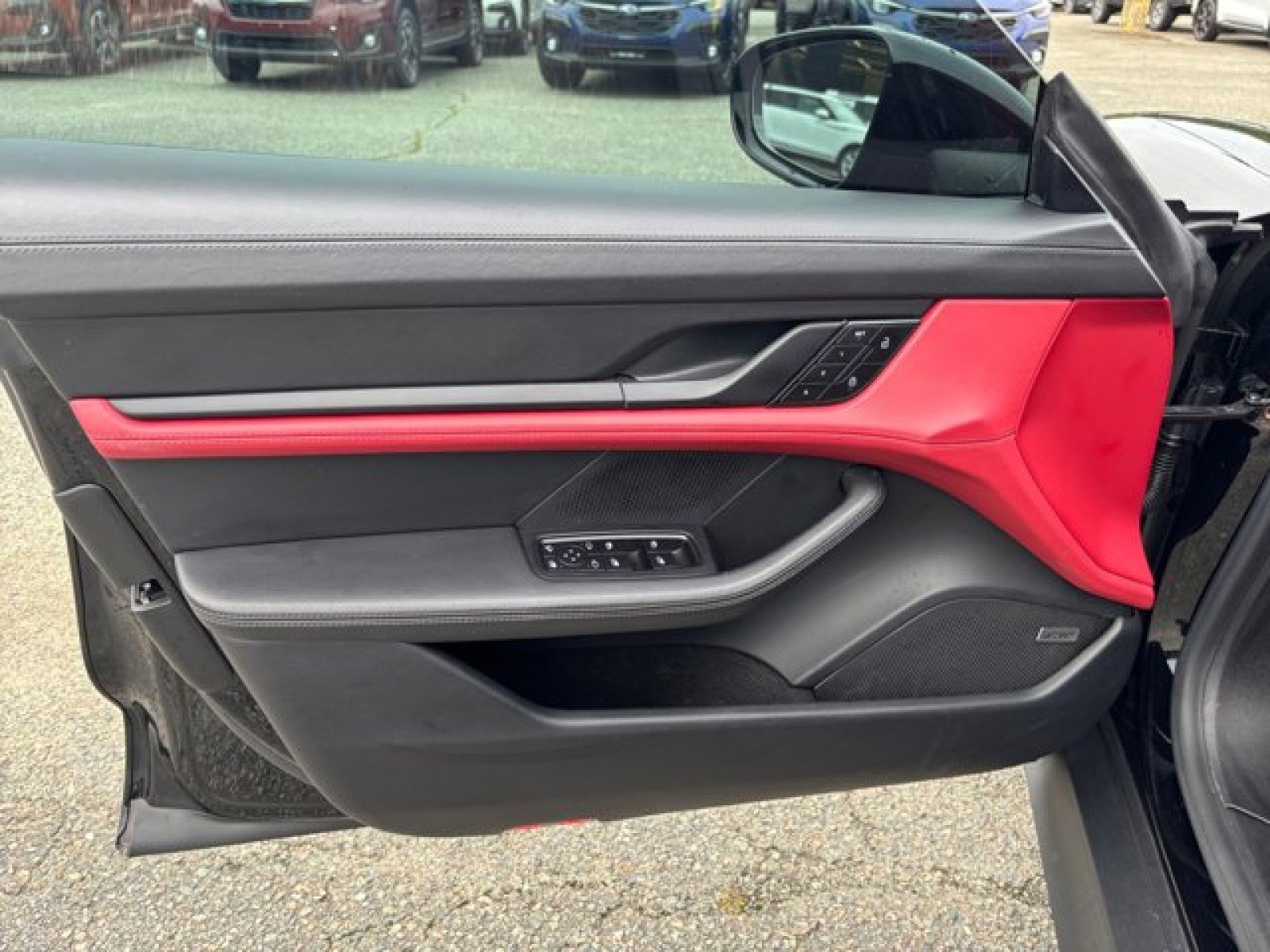 Used 2022 Porsche Taycan image 21