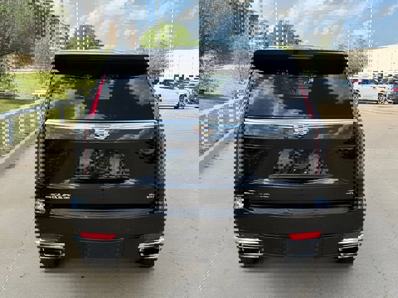 Used 2023 Cadillac Escalade ESV Premium Luxury w/ LPO, Illumination Package image 5