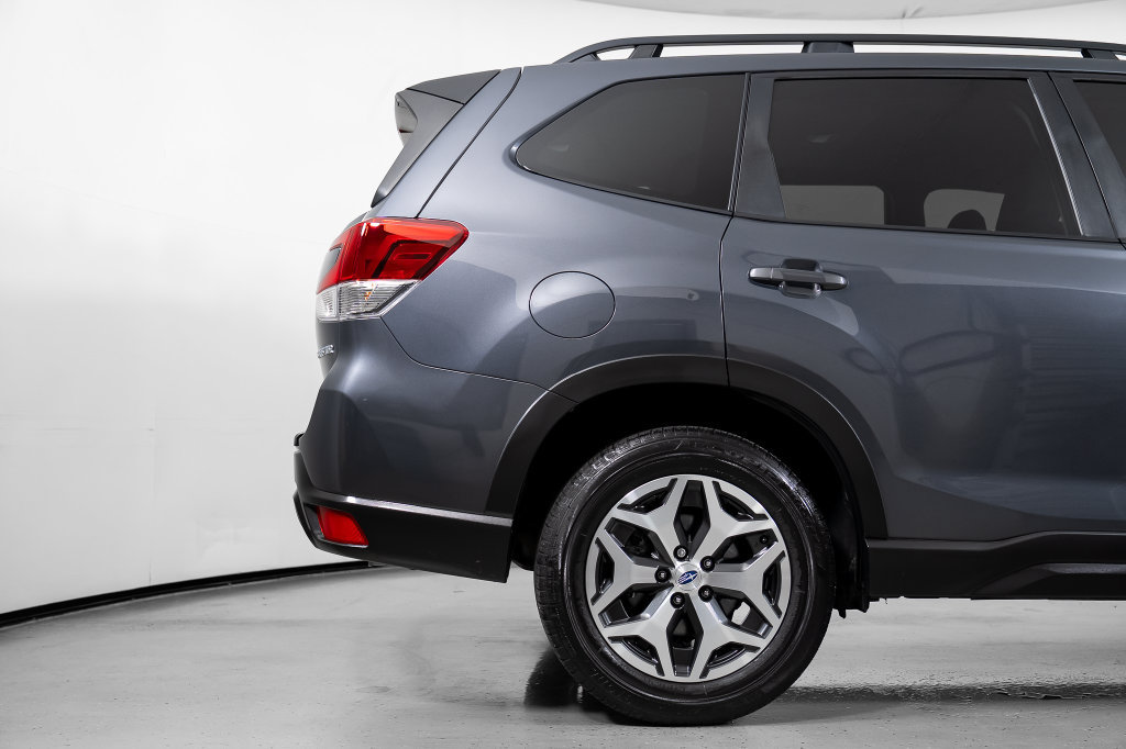 Used 2024 Subaru Forester Premium AWD/4WD image 5