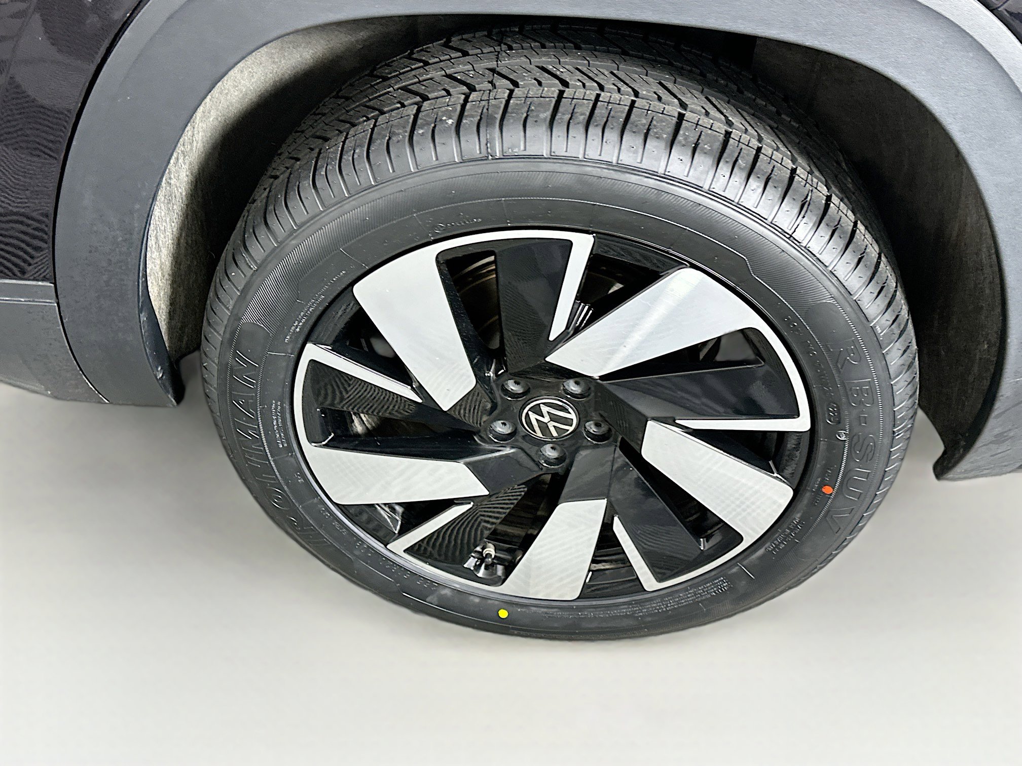 Used 2025 Volkswagen Atlas Cross Sport SE image 11