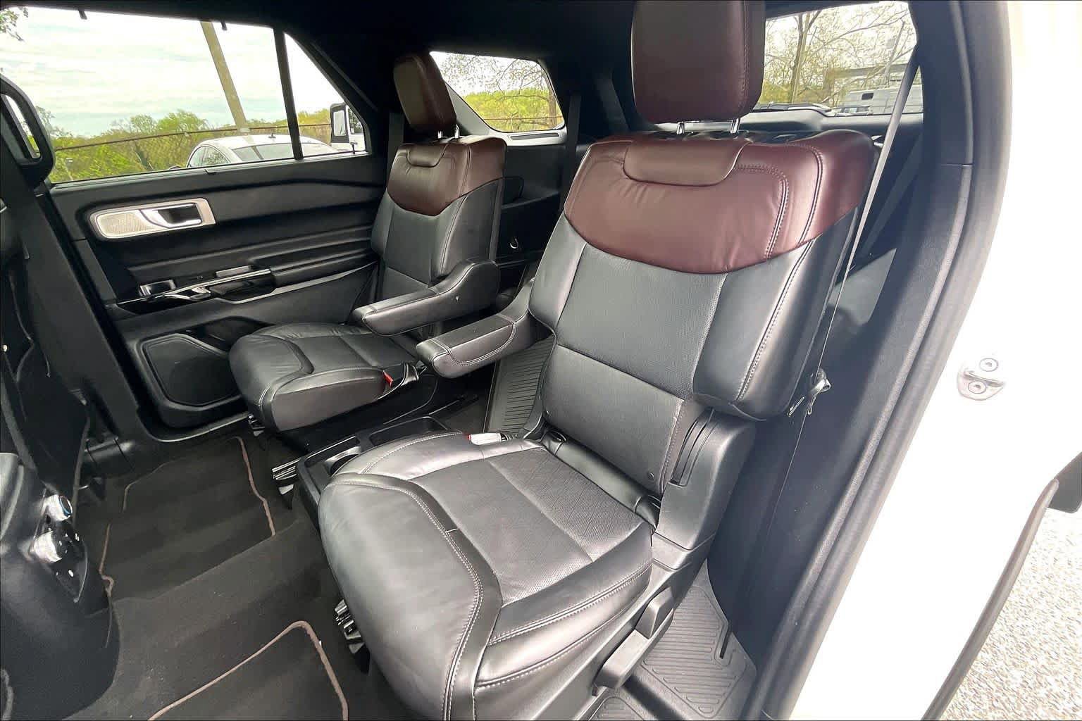 Used 2021 Ford Explorer Platinum w/ Premium Technology Package image 21