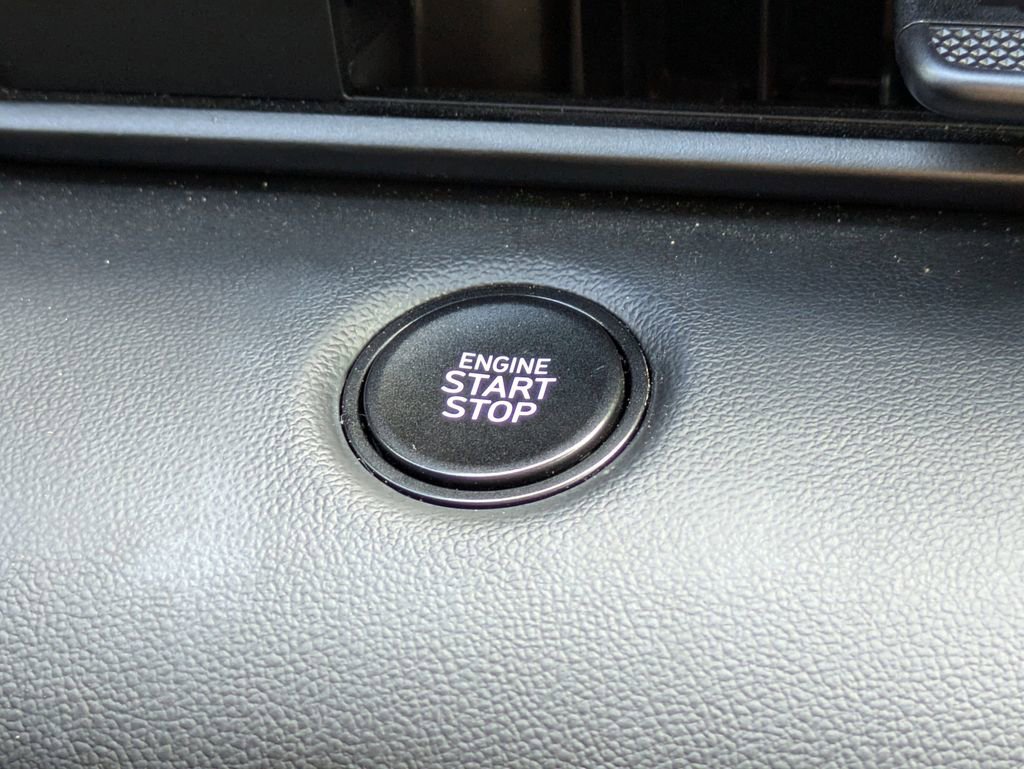 Certified 2025 Hyundai Elantra Sport image 26