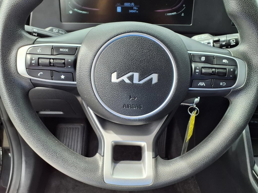 Used 2025 Kia Sportage LX FWD image 16