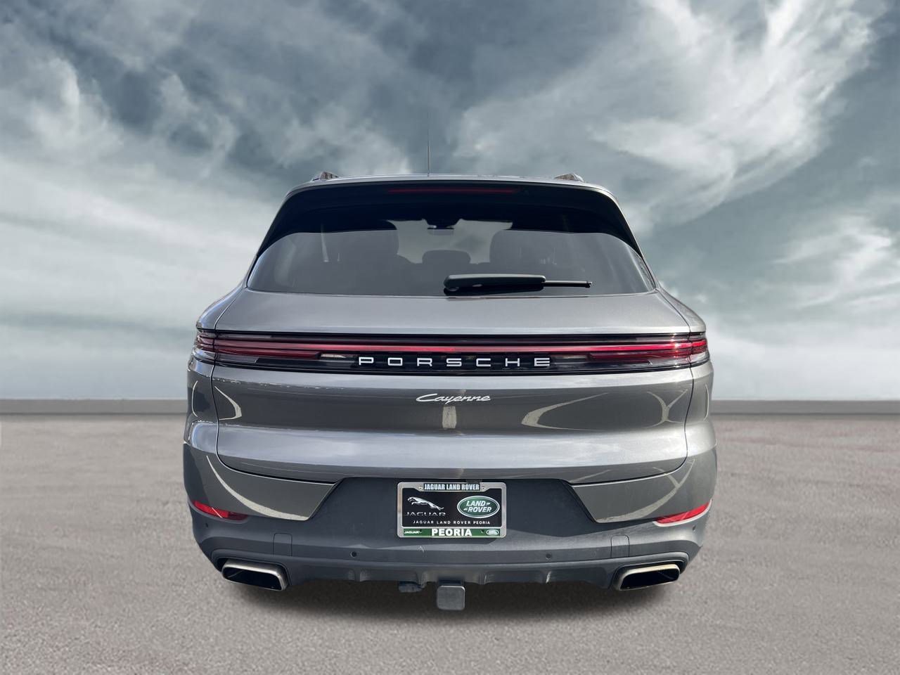 Used 2024 Porsche Cayenne image 4