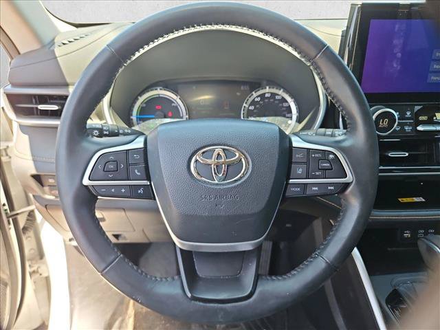 Used 2023 Toyota Highlander Bronze Edition FWD image 23