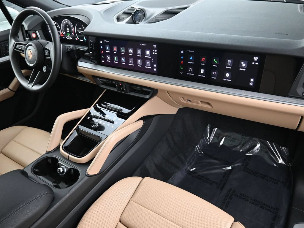 Certified 2025 Porsche Cayenne E-Hybrid w/ Premium Package Plus AWD/4WD image 33