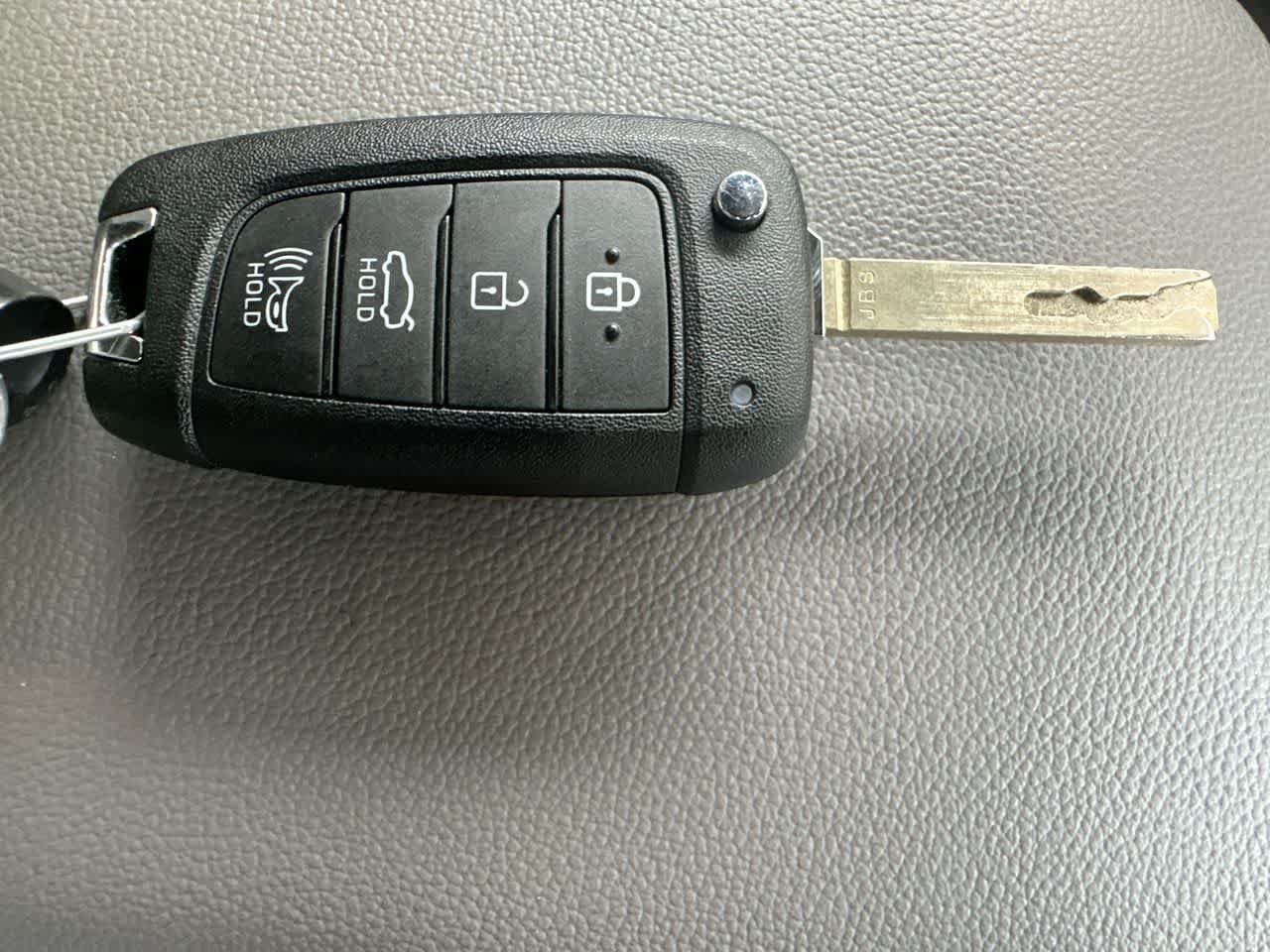 Used 2025 Hyundai Elantra SE FWD image 28