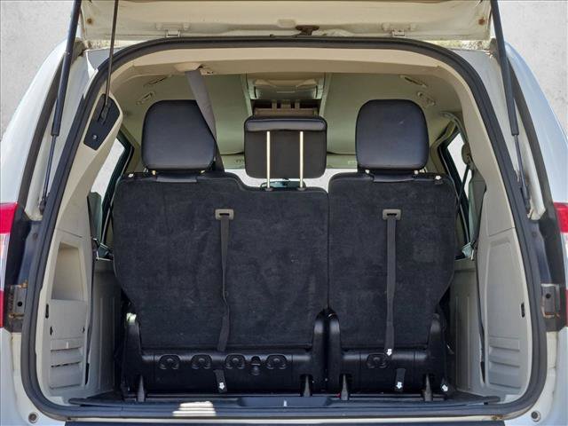 Used 2016 Chrysler Town & Country Touring FWD image 6