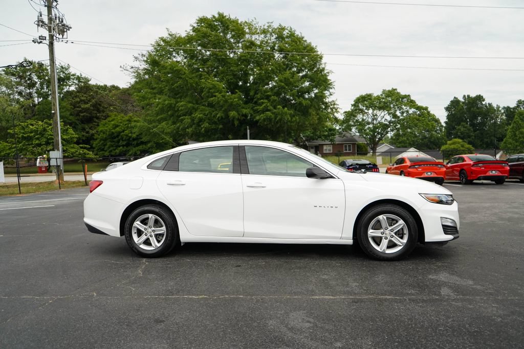 Used 2022 Chevrolet Malibu LS FWD image 2