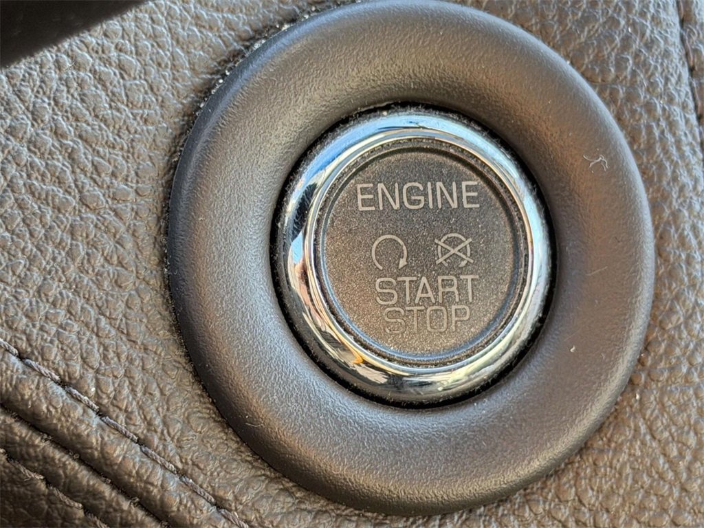 Used 2015 Lincoln MKX AWD w/ Equipment Group 102A image 8