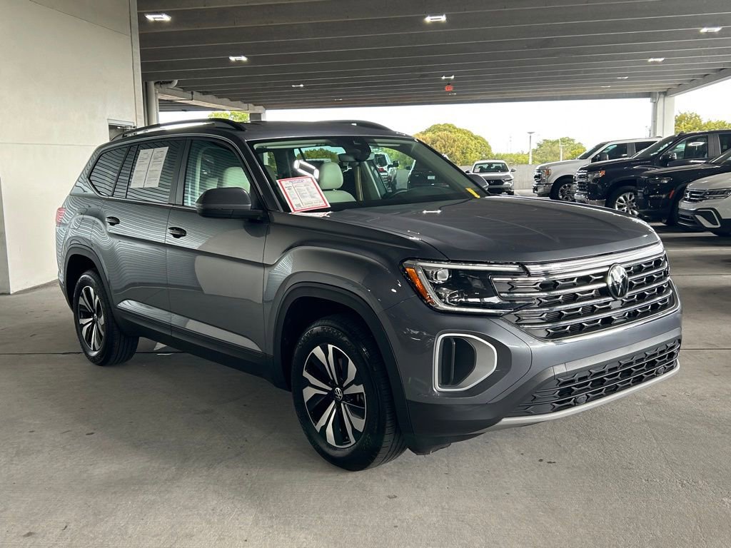 Used 2024 Volkswagen Atlas SE image 3