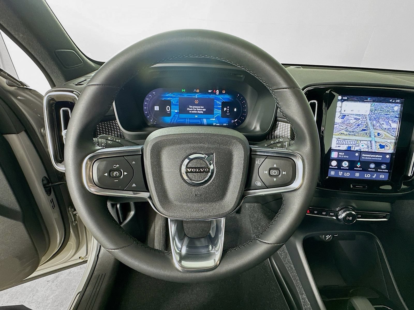 Used 2025 Volvo XC40 B5 Plus AWD/4WD image 19
