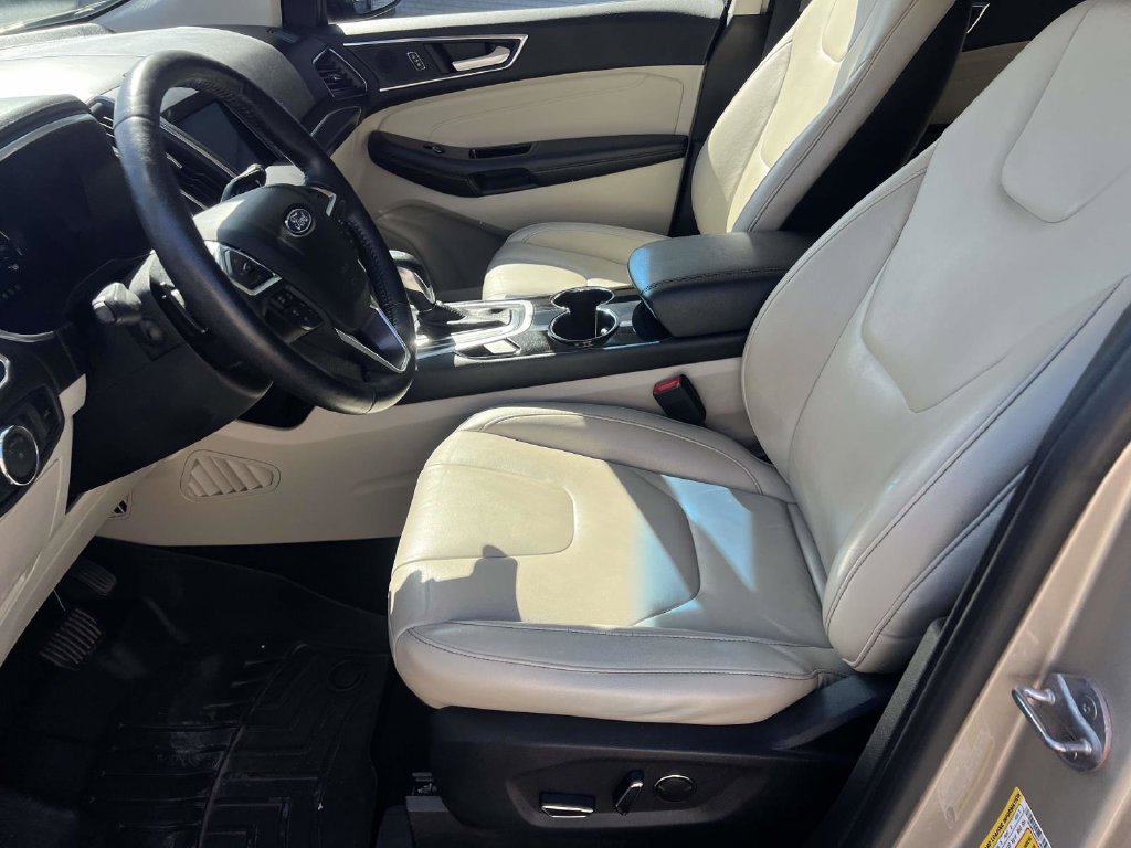 Used 2018 Ford Edge Titanium w/ Ford Safe & Smart Package AWD/4WD image 22