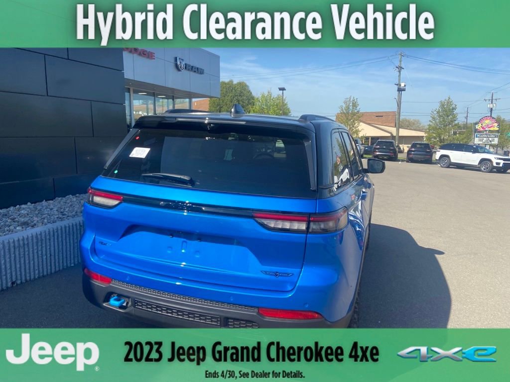 New 2023 Jeep Grand Cherokee Trailhawk w/ Luxury Tech Group III image 11